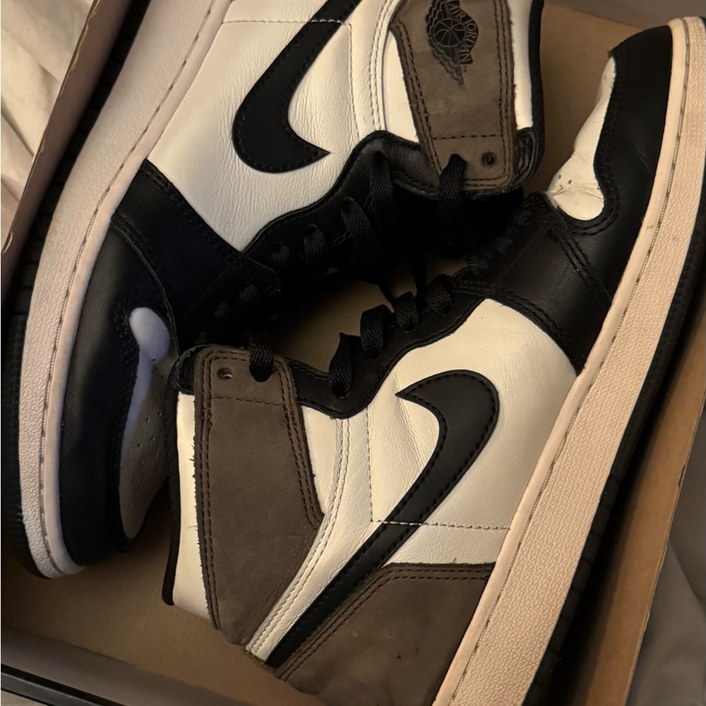 Mochas - Nike Jordan 1 Retro High OG